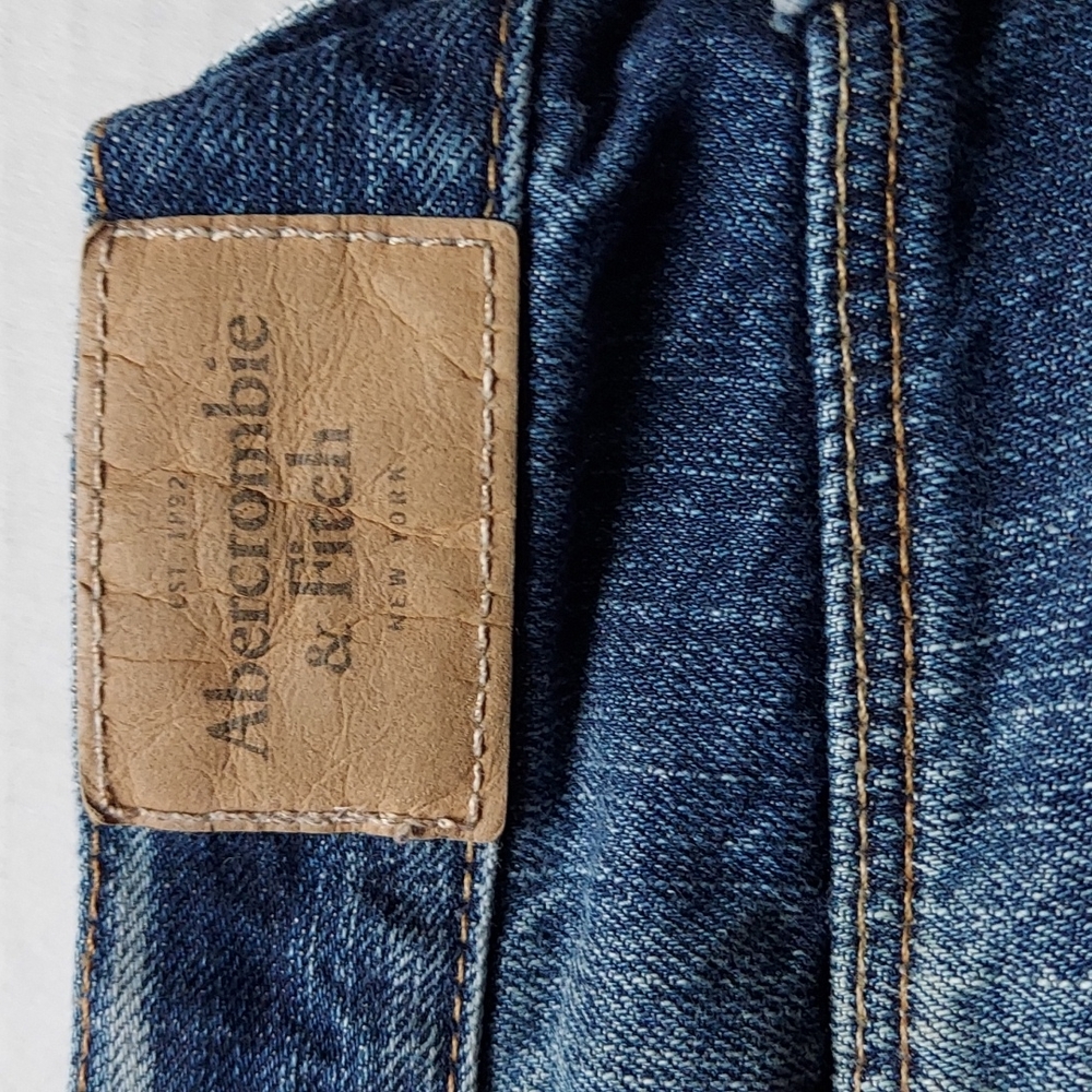 Abercrombie and Fitch - Picture 9 of 15